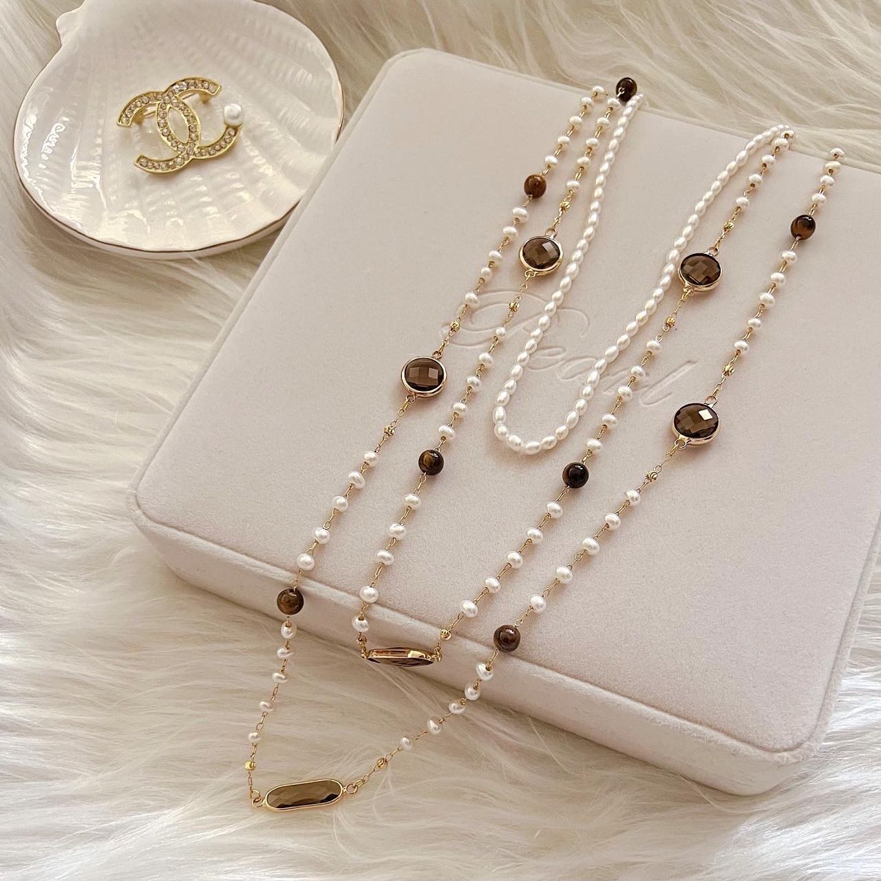 How To Layer Necklaces? - Akuna Pearls