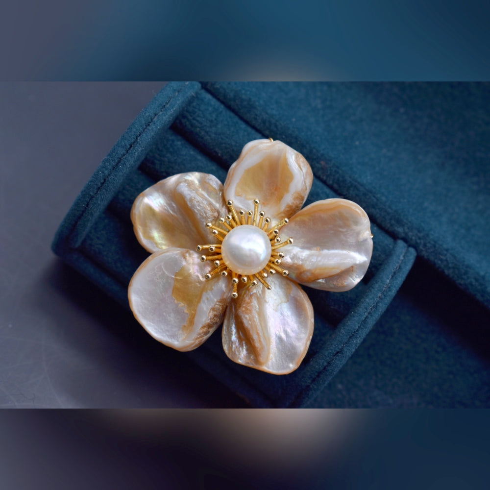 Collector's Freshwater Pearl Brooch - Mother of Pearl Sandwort