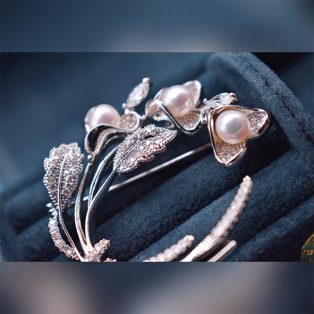 Fancy Freshwater Pearl Brooch - Bouquet Three Pearls - Gold - Akuna Pearls