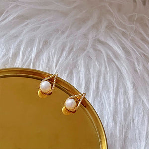 Freshwater Pearl Stud Earrings - Lilia - Akuna Pearls