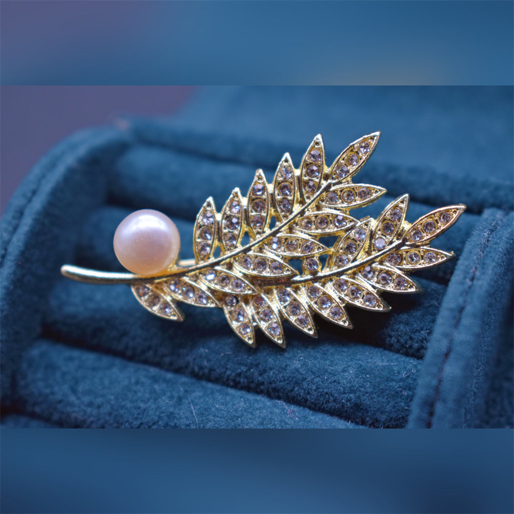 Freshwater Pearl Brooch - Gold Wheat - Akuna Pearls