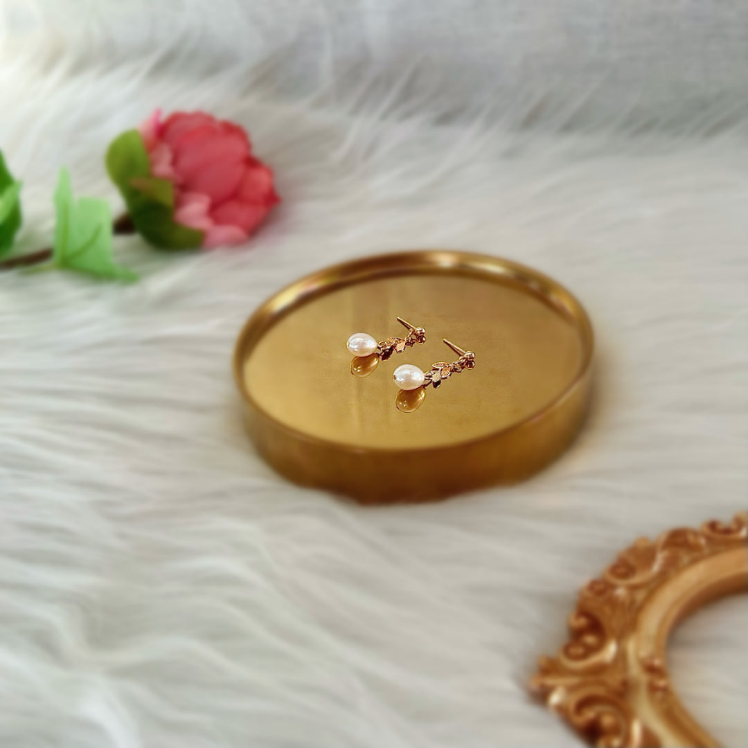 Freshwater Pearl Stud Earrings - Laurel Leaf - Akuna Pearls