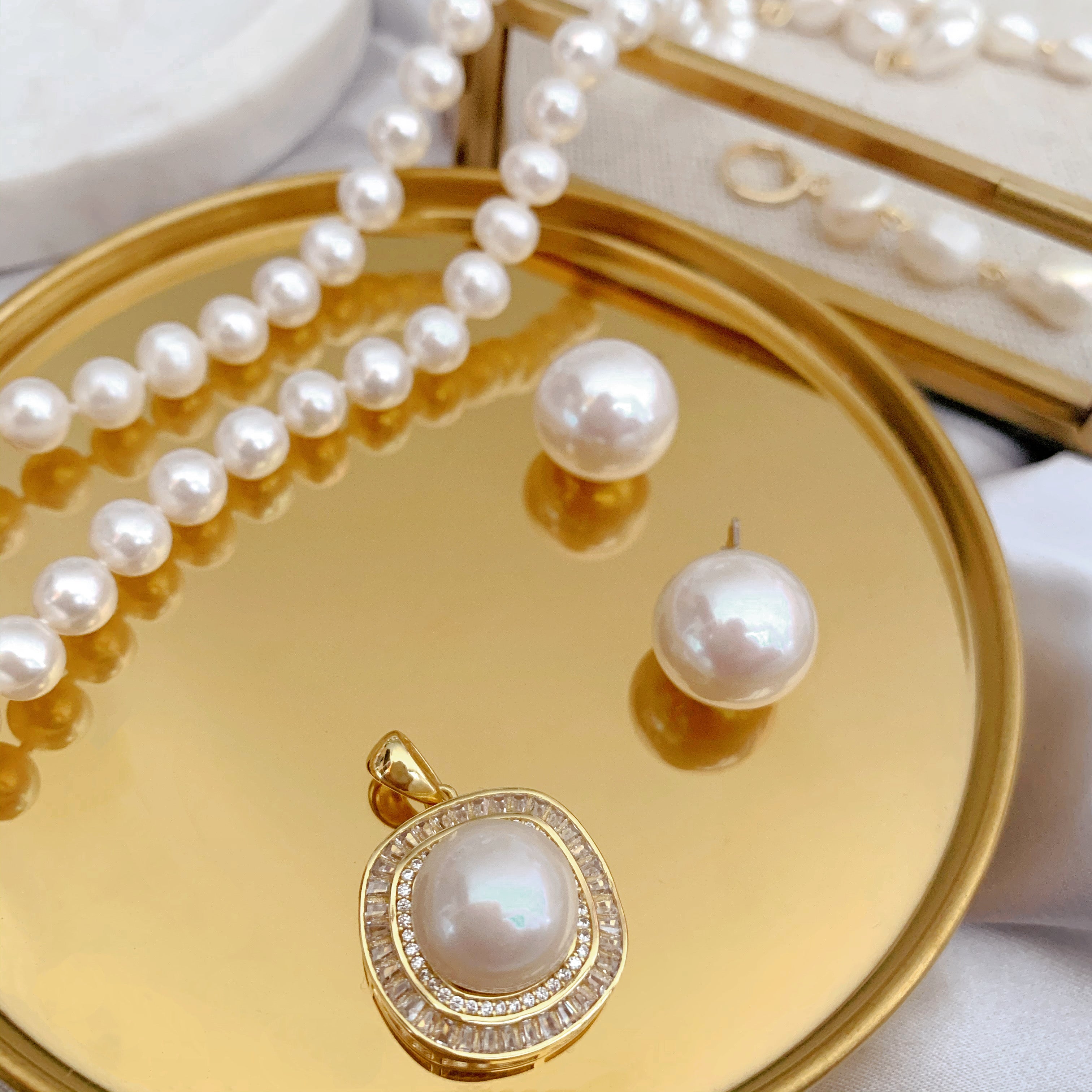 Pearl discount and gold