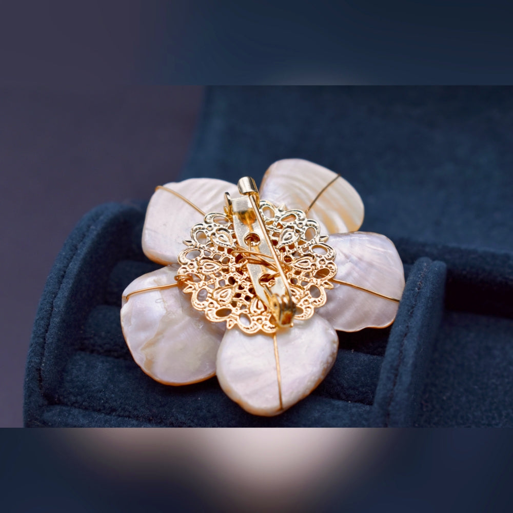 Collector's Freshwater Pearl Brooch - Mother of Pearl Sandwort