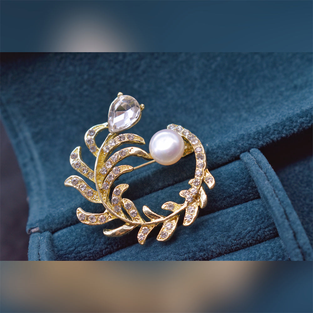 Freshwater Pearl Brooch - Curved Feather - Akuna Pearls