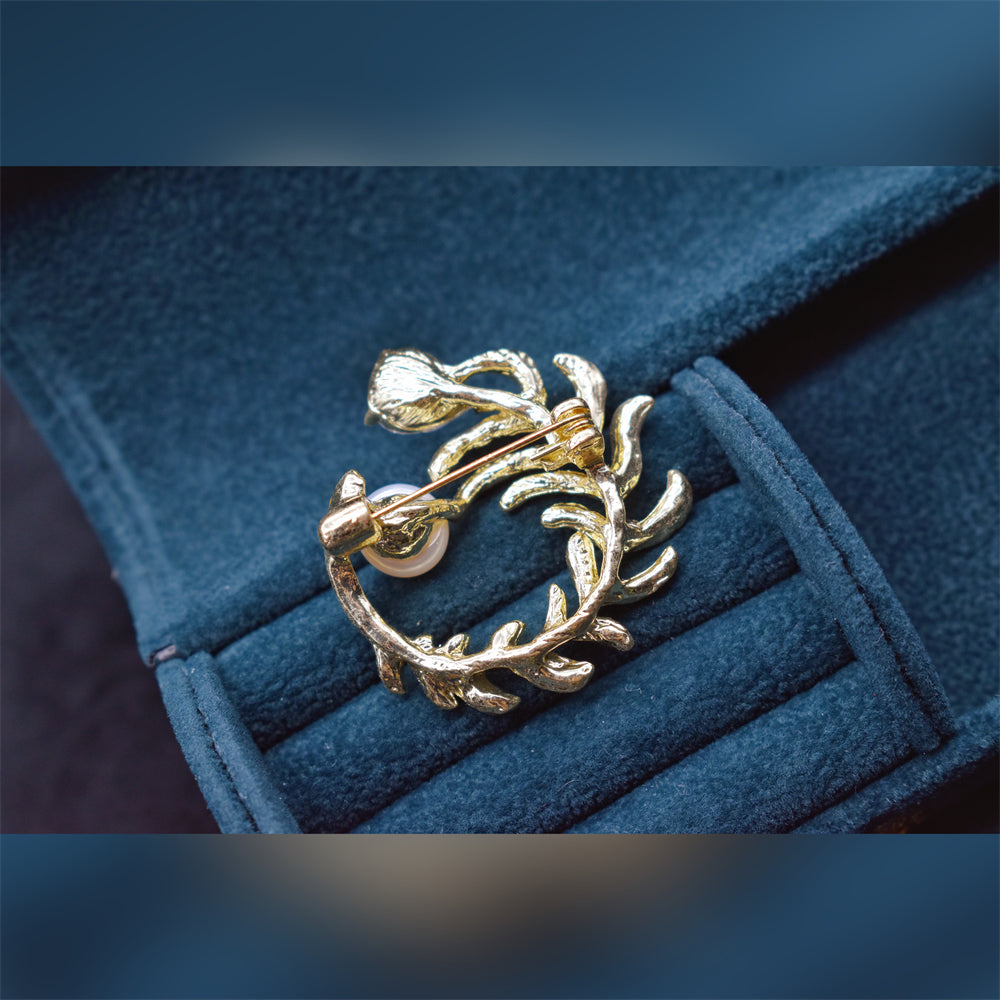 Freshwater Pearl Brooch - Curved Feather - Akuna Pearls