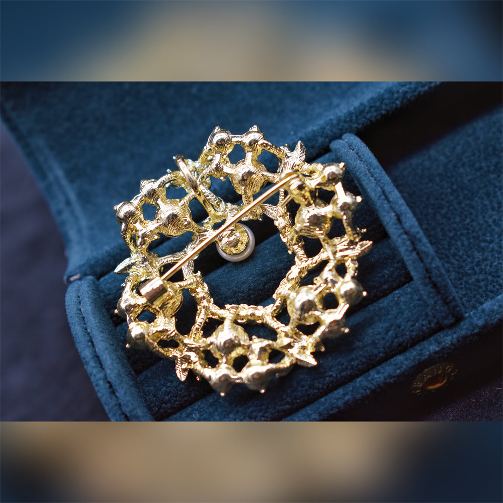 Freshwater Pearl Brooch - Floral Halo - Akuna Pearls