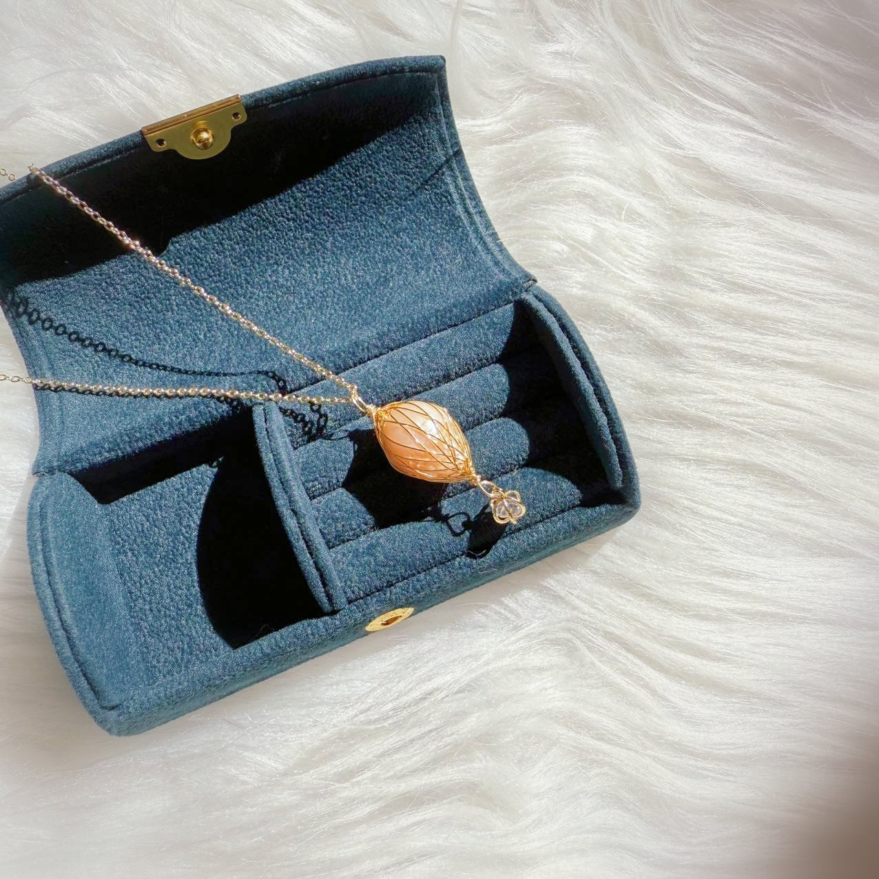 Freshwater Pearl Gold Wiring Pendant Necklace - Petunia - Akuna Pearls