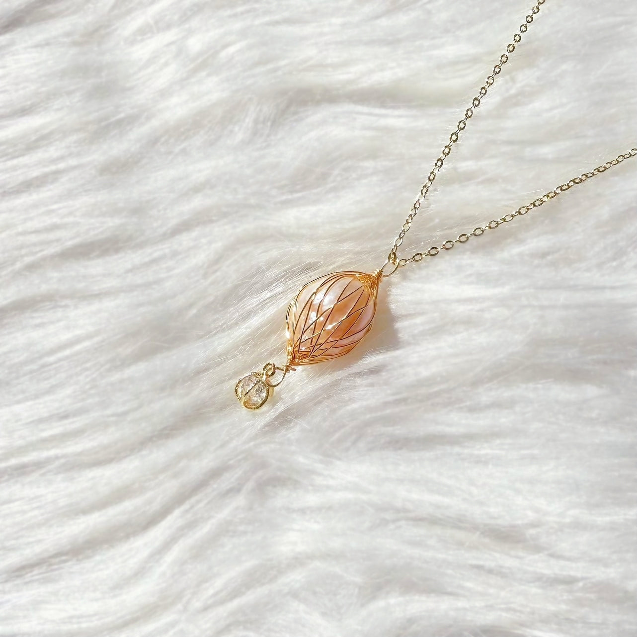 Freshwater Pearl Gold Wiring Pendant Necklace - Petunia - Akuna Pearls
