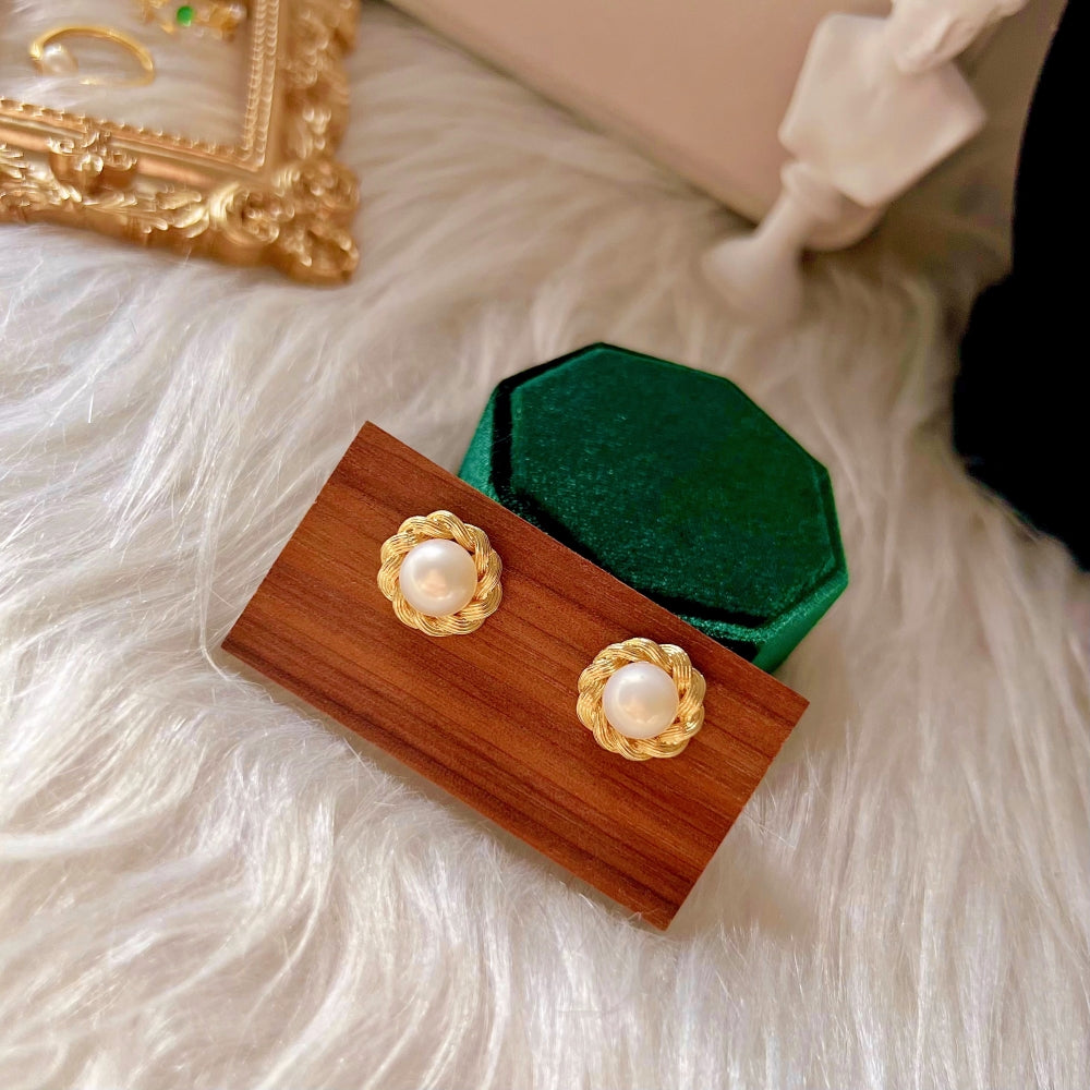 Freshwater Pearl Stud Earrings - Soleil - Akuna Pearls