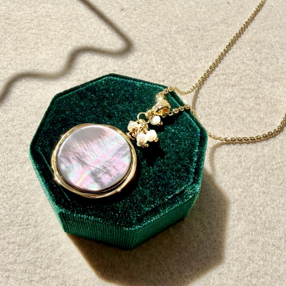 Tahitian Pearl Shell Pendant Necklace - Samantha