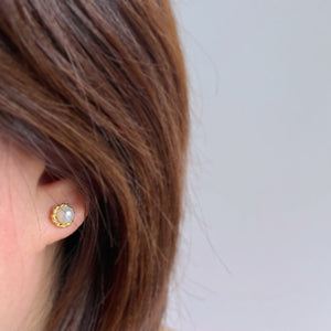 Freshwater Pearl Stud Earrings - Helia - Akuna Pearls