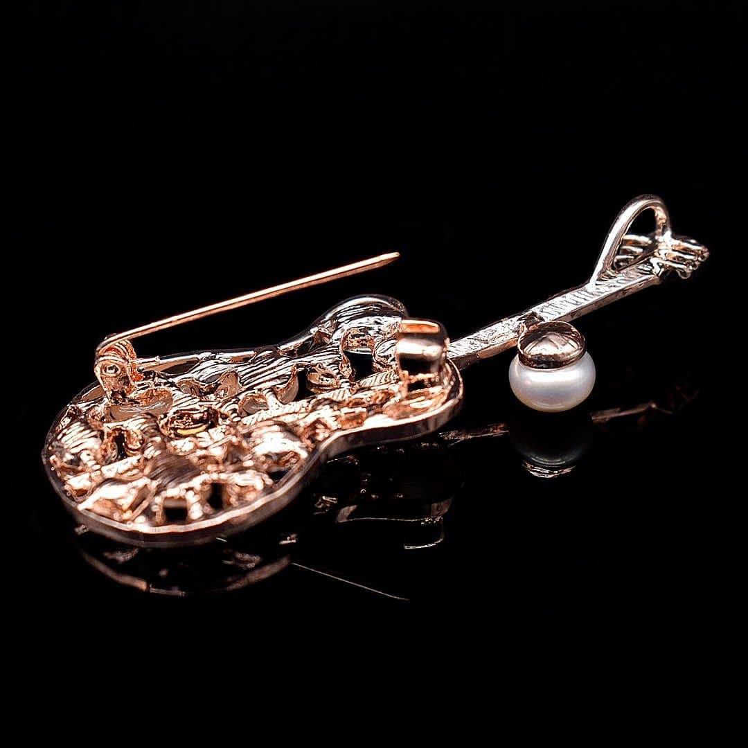 Freshwater Pearl Brooch - Violin - Akuna Pearls