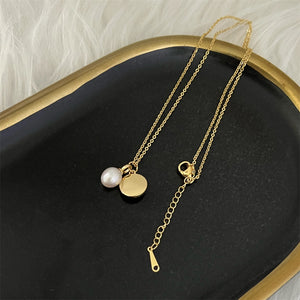 Freshwater Pearl & Mother of Pearl Pendant Necklace - Clover Round - Akuna Pearls