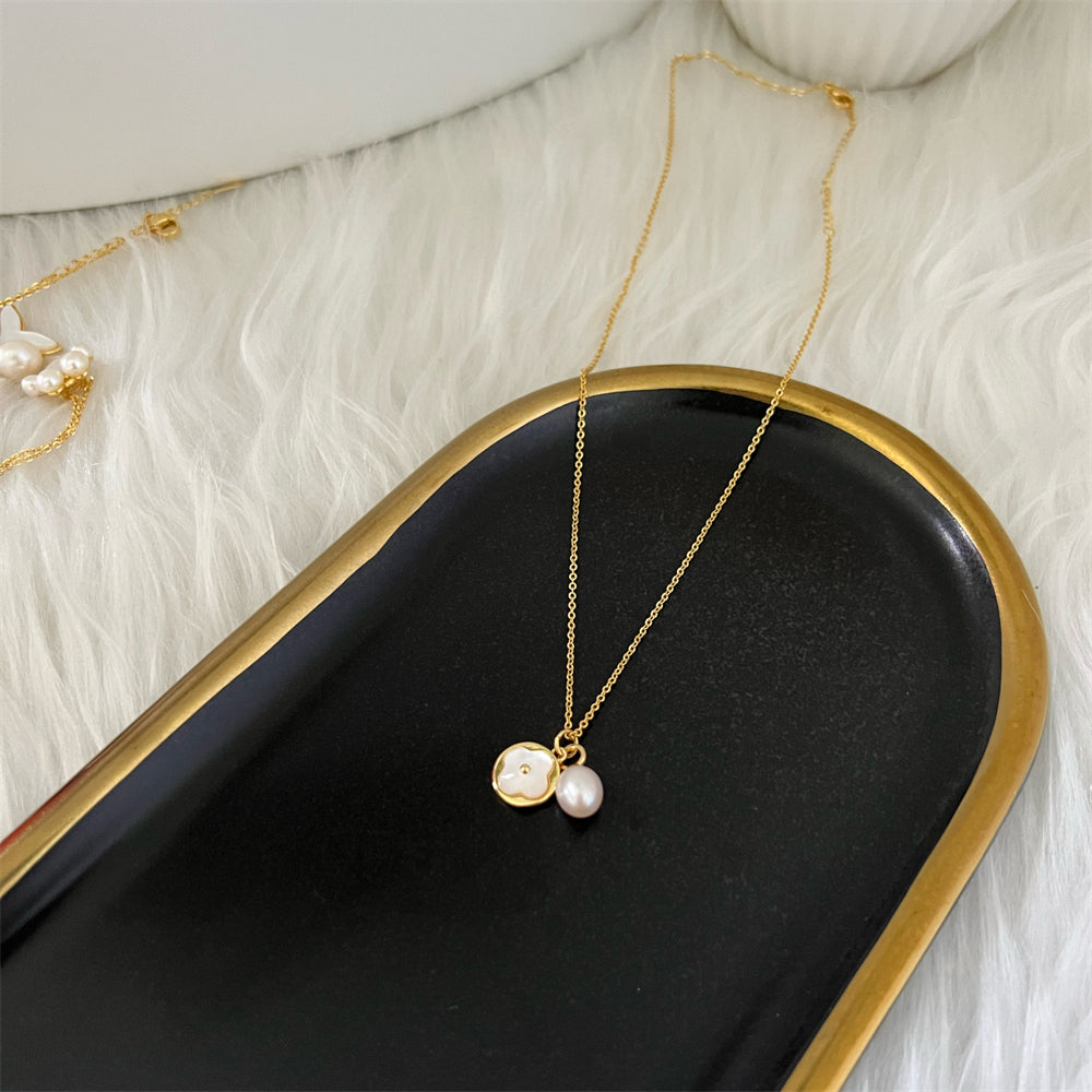 Freshwater Pearl & Mother of Pearl Pendant Necklace - Clover Round - Akuna Pearls