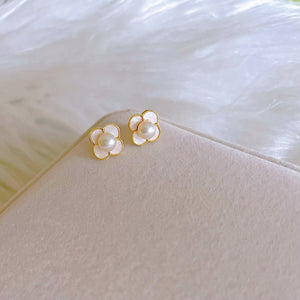 Freshwater Pearl Stud Earrings - Clover - Akuna Pearls