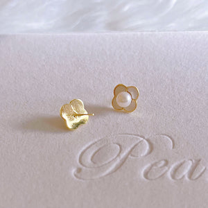 Freshwater Pearl Stud Earrings - Clover - Akuna Pearls