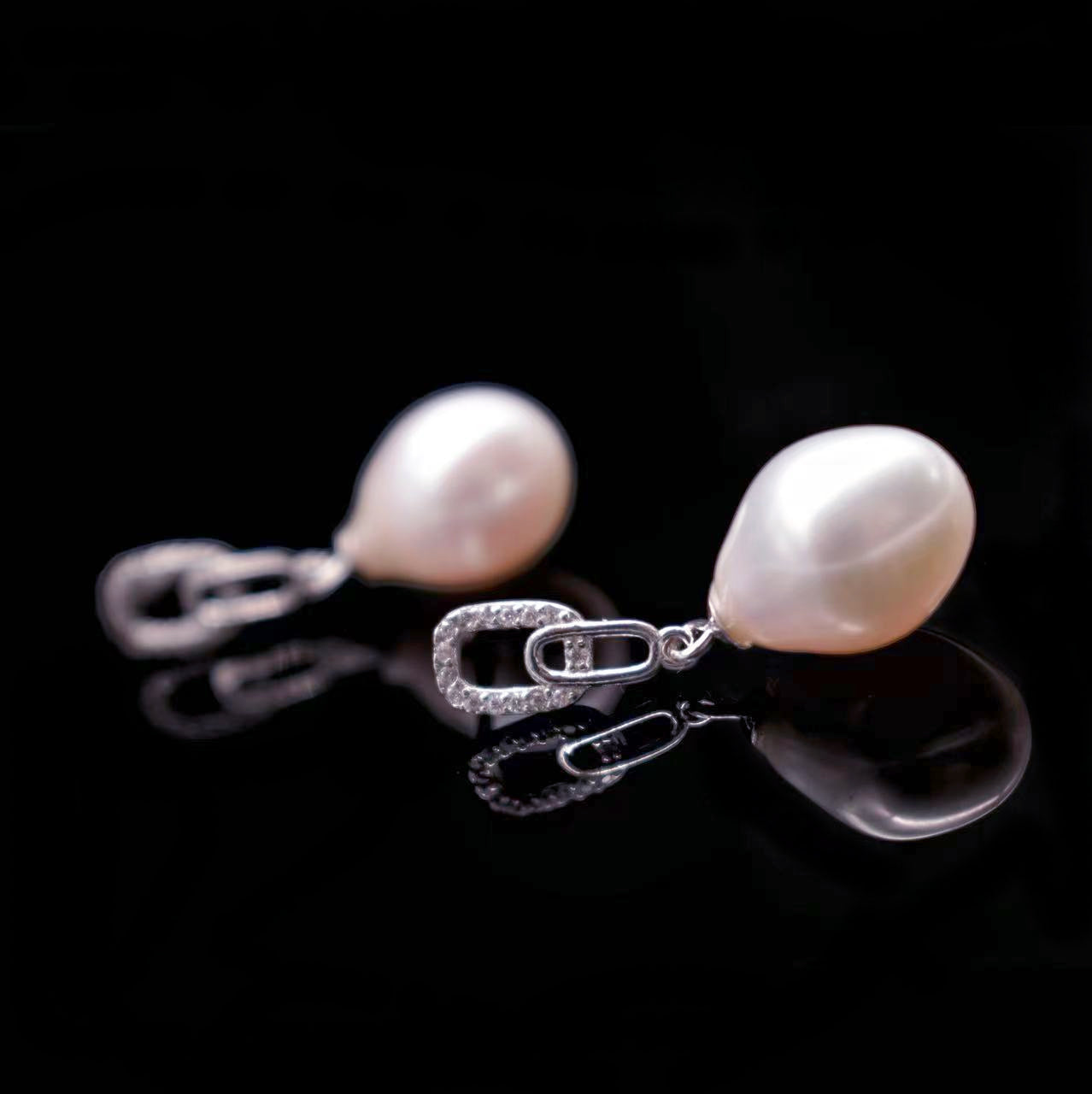 Freshwater Pearl Earrings - Lagina - Akuna Pearls