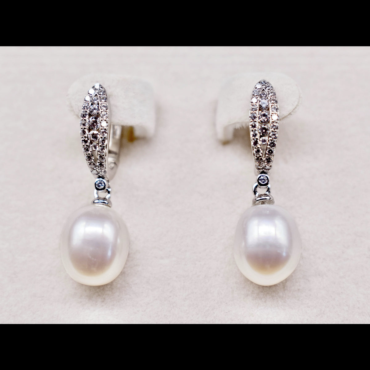 Freshwater Pearl Hoop Earrings - Helena - Akuna Pearls