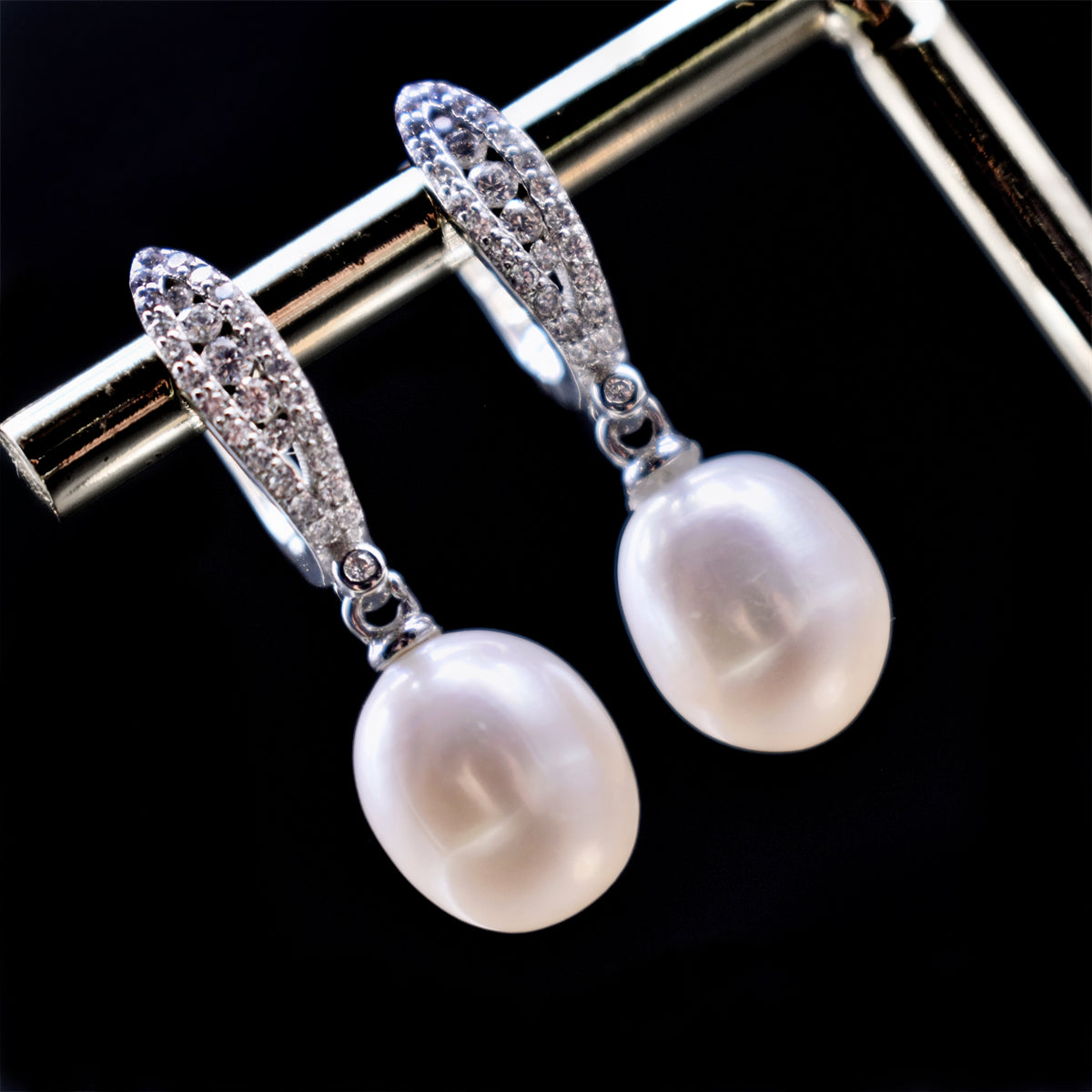 Freshwater Pearl Hoop Earrings - Helena - Akuna Pearls