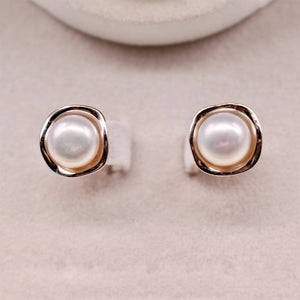Freshwater Pearl Stud Earrings - Ivory - Akuna Pearls