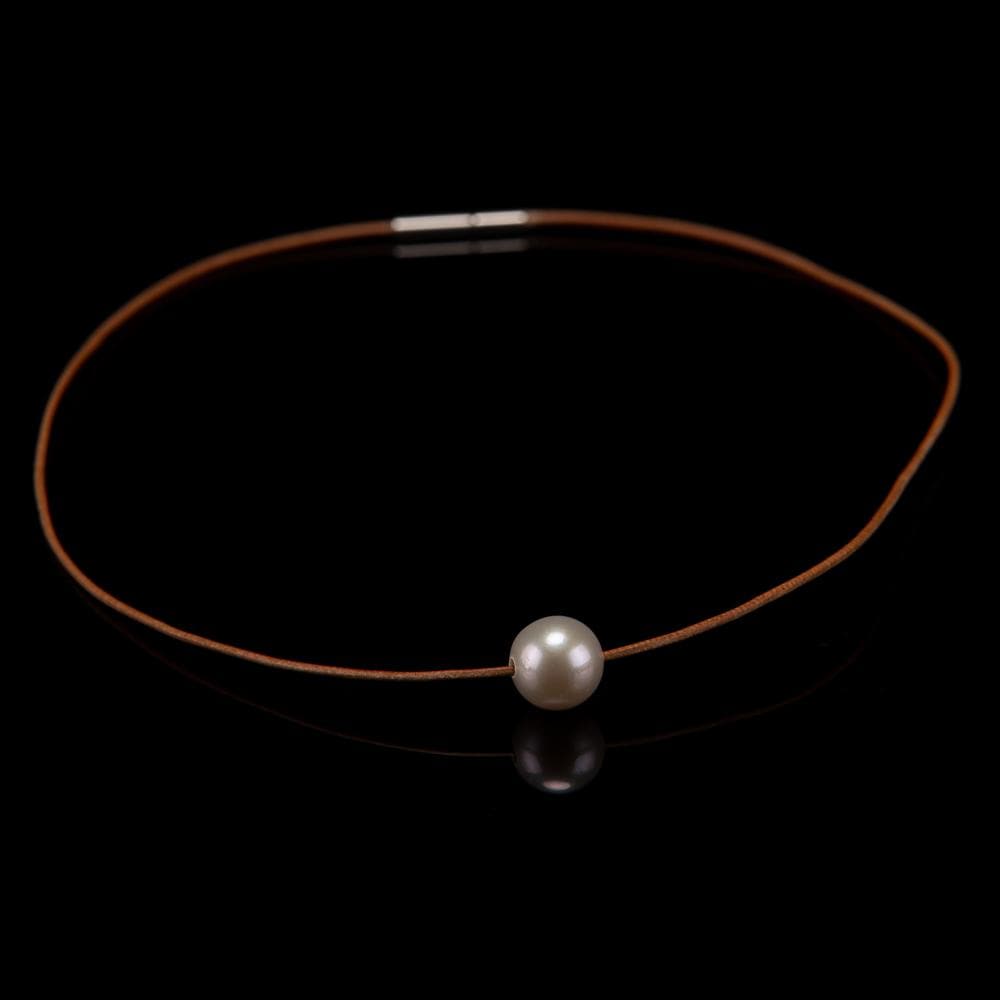 Pearl choker shop necklace leather