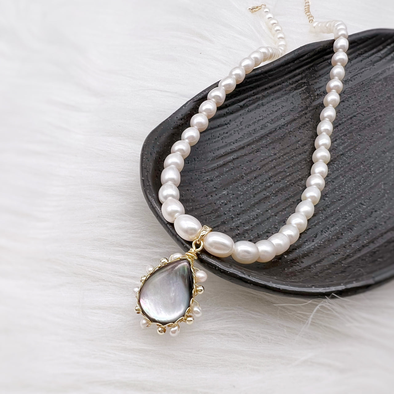 Freshwater Pearl Pendant Necklace - Marilla - Akuna Pearls