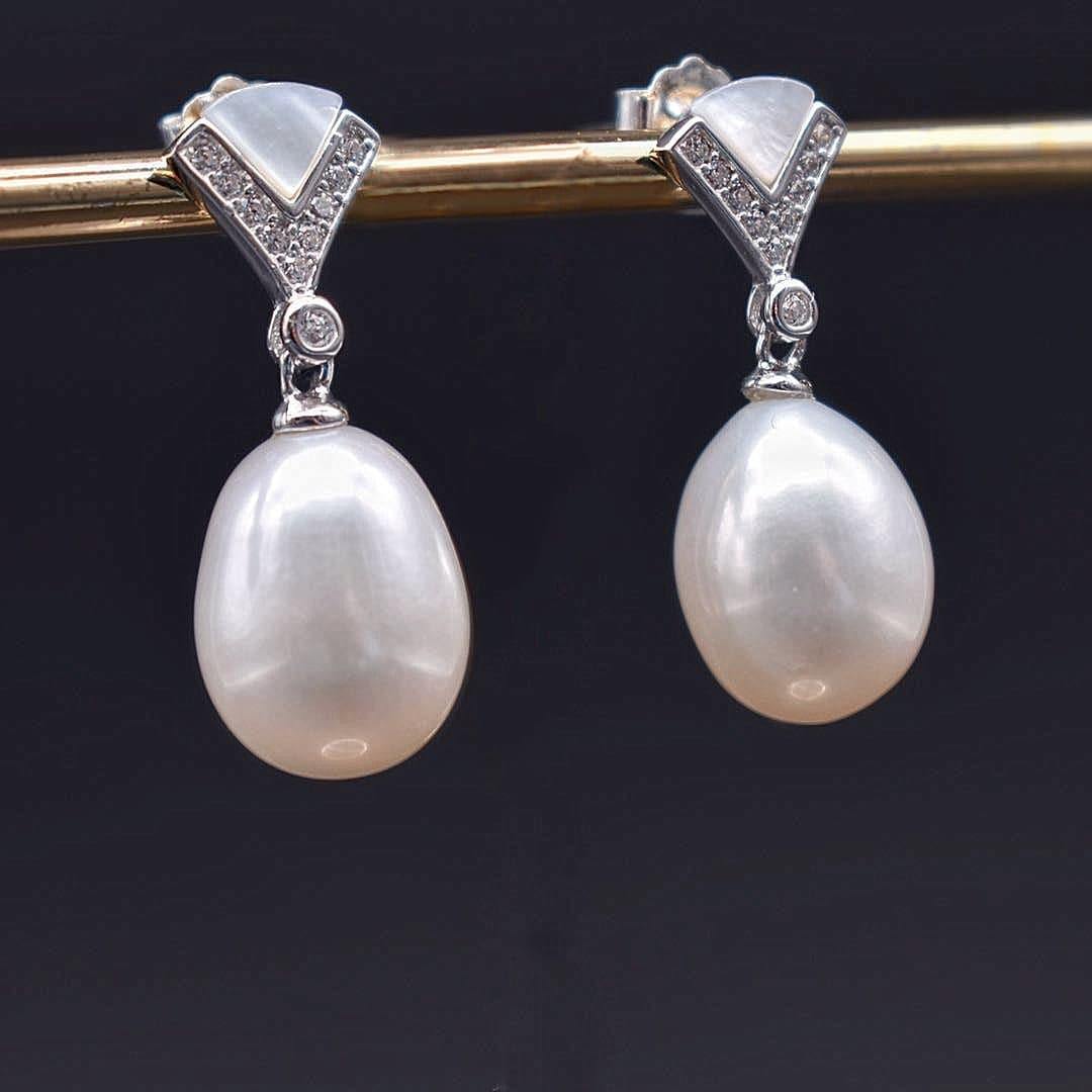 Freshwater Pearl Earrings - Shell - Akuna Pearls
