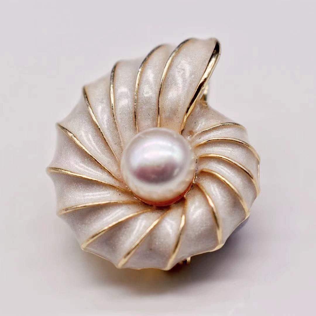 Freshwater Pearl Brooch - Conch - Akuna Pearls