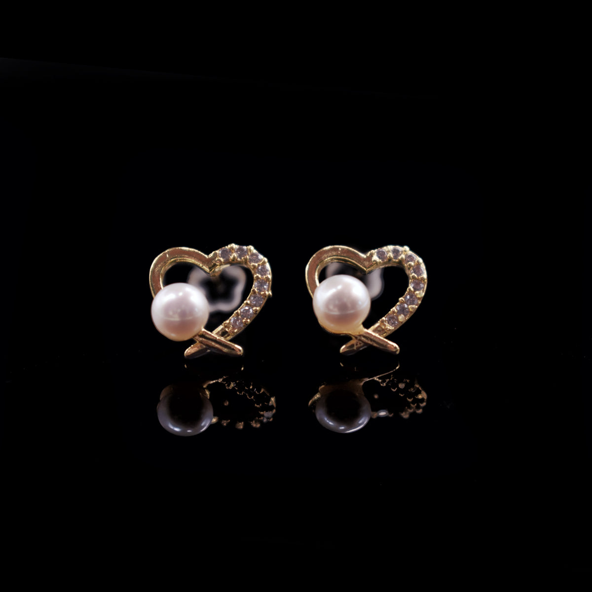 Freshwater Pearl Stud Earrings - Lutfiya - Akuna Pearls