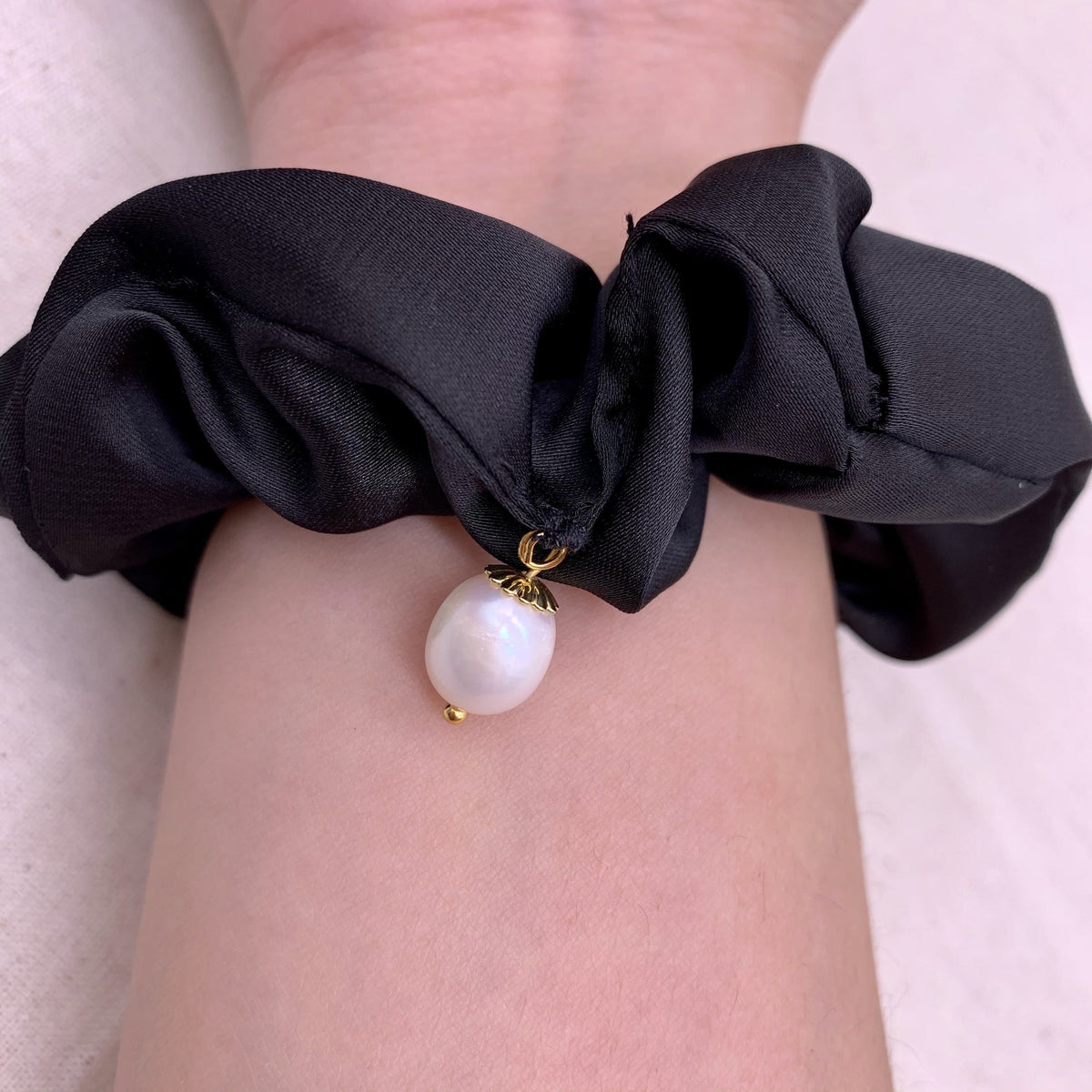 Freshwater Pearl Scrunchies - Akuna Pearls