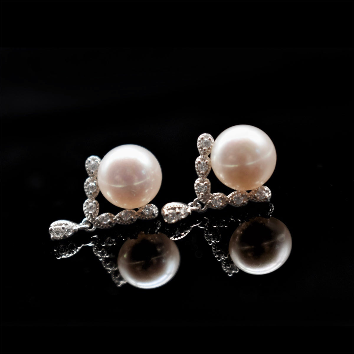 Freshwater Pearl Stud Earrings - Zali - Akuna Pearls